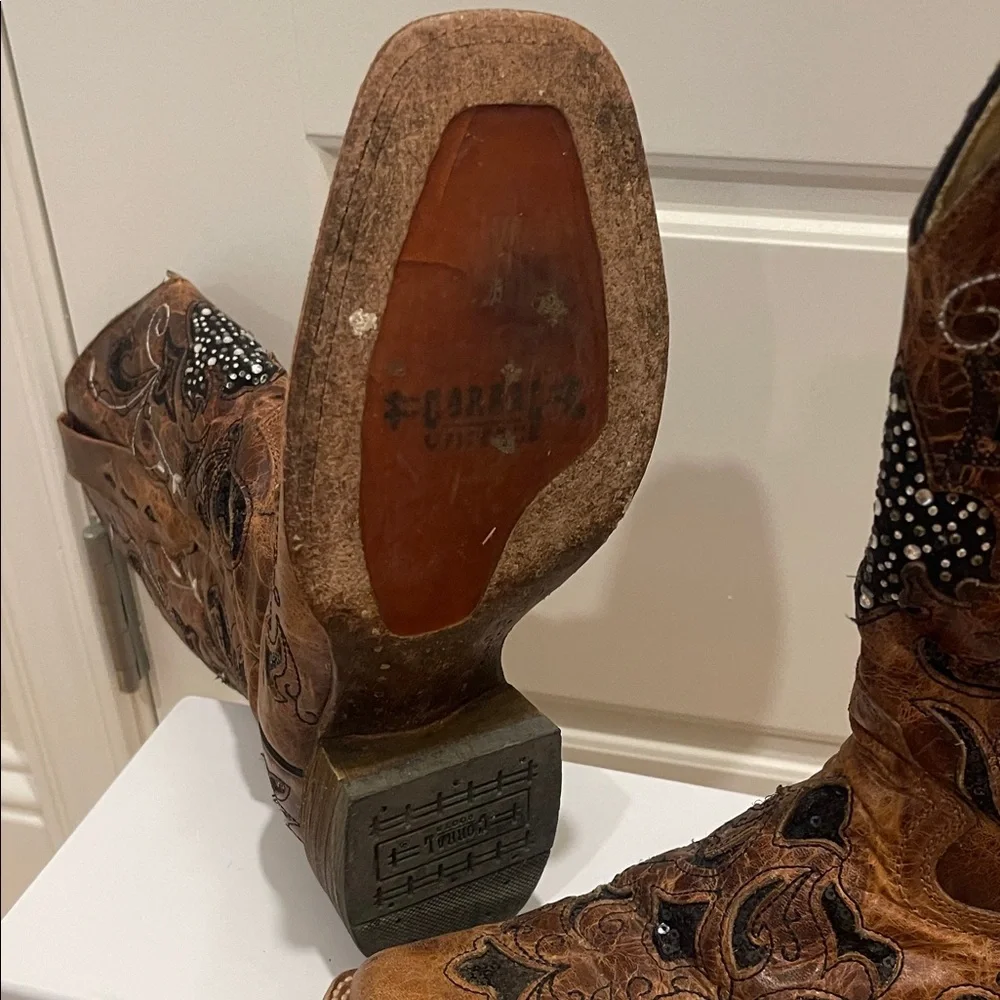 Elegant Brown Embroidered Heeled Boots - Picture 4 of 8